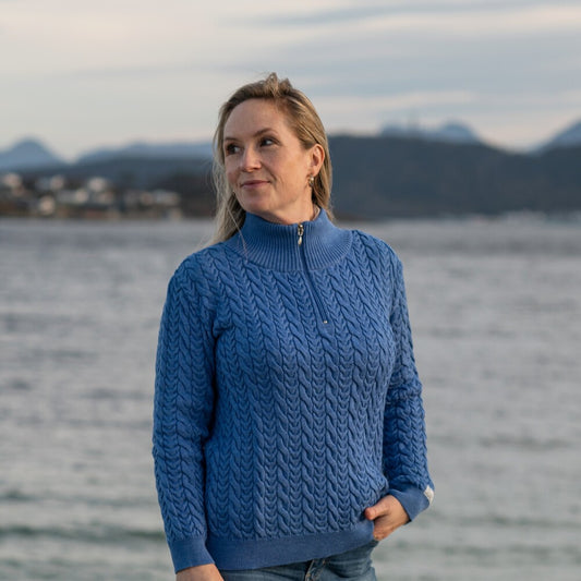 FLETTEGENSER MED GLIDELÅS, i 100% MERINOULL, AZURBLÅ