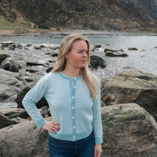 SNØROSE ULLJAKKE -TYNN  KVALITET, TURKIS/ NATURHVIT